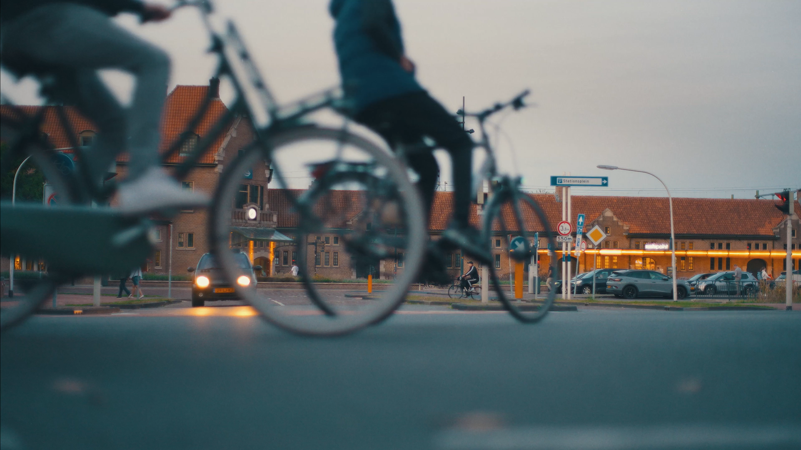 Intro Stad Land Water movie