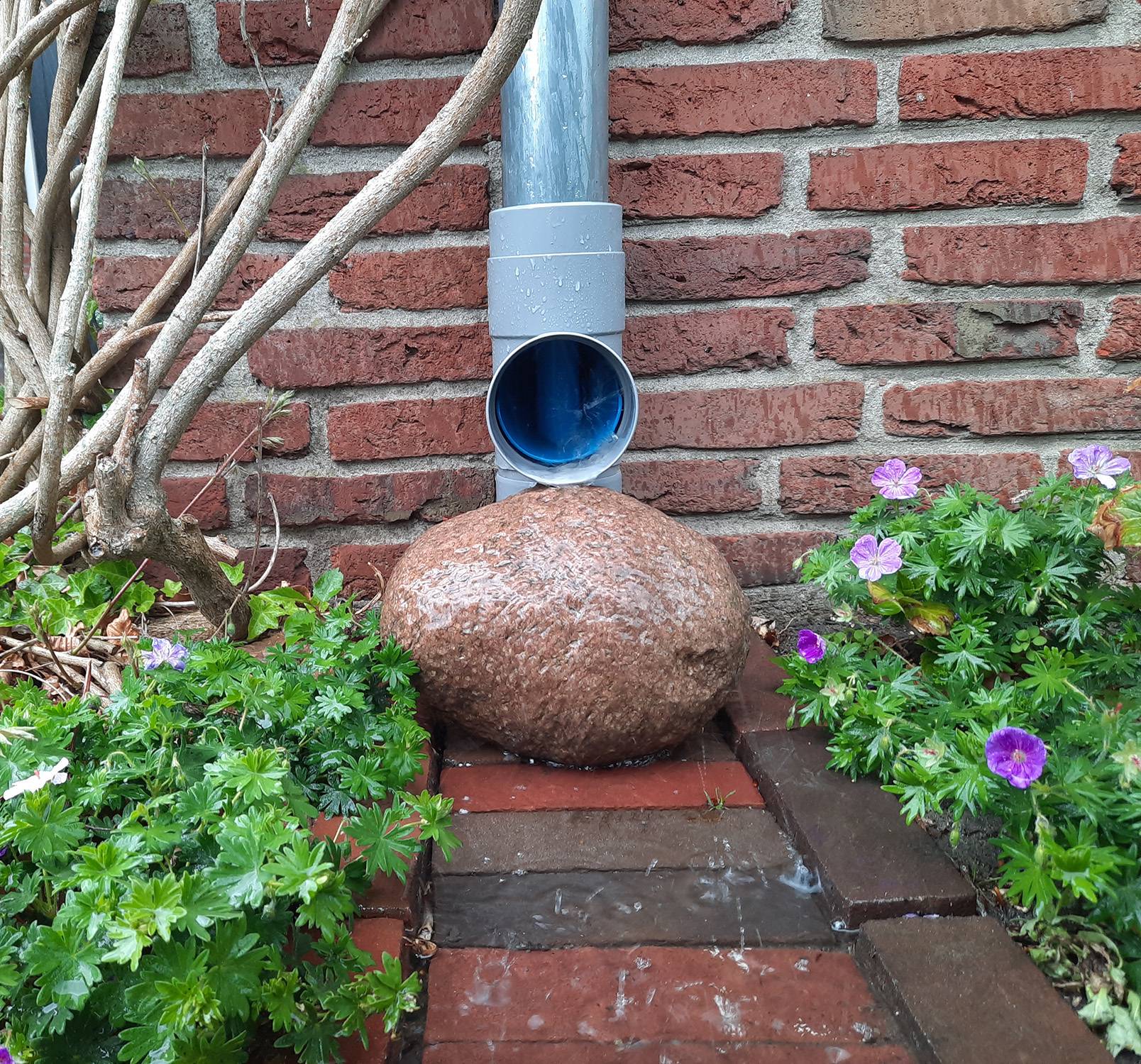 Regenpijp afkoppelset tijdens regen